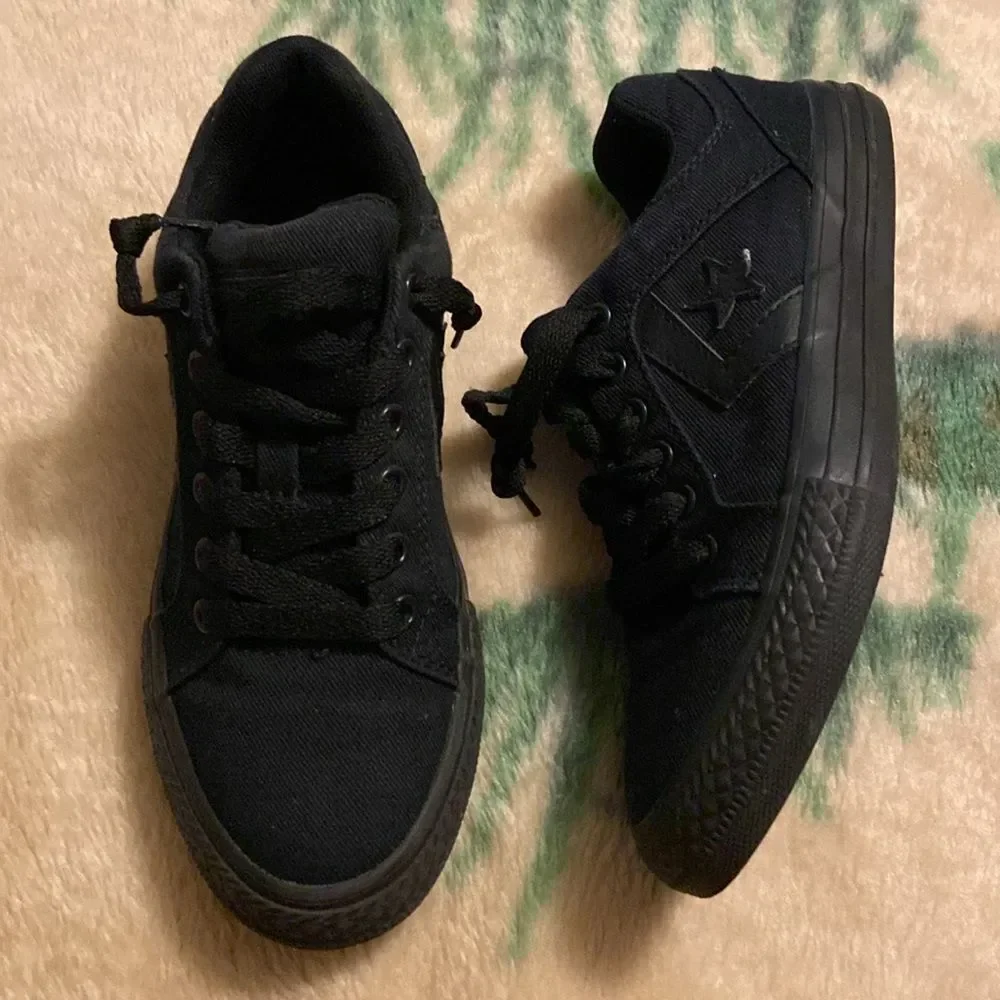 Converse All Star Kids Black Sneakers Unisex Size 2 US